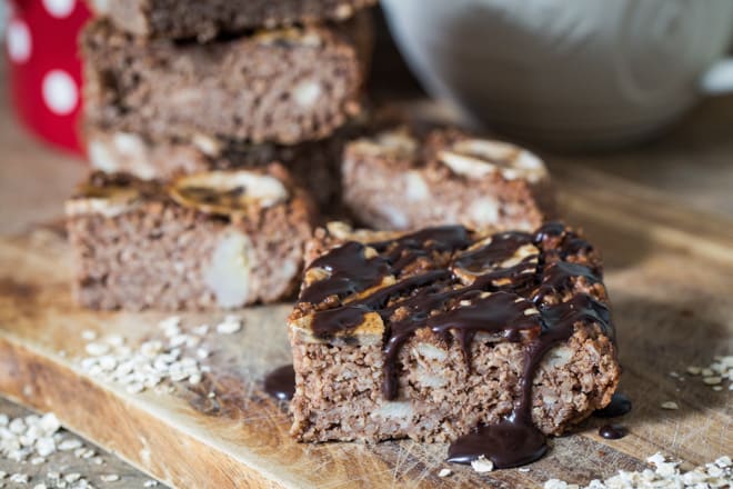 Chocolate, Banana and Peanut Butter Baked Oats - delicious make ahead breakfast for busy mornings. Rich and chocolatey, no refined sugar but plenty of protein rich and tummy filling oats! Vegan and Gluten Free | thecookandhim.com