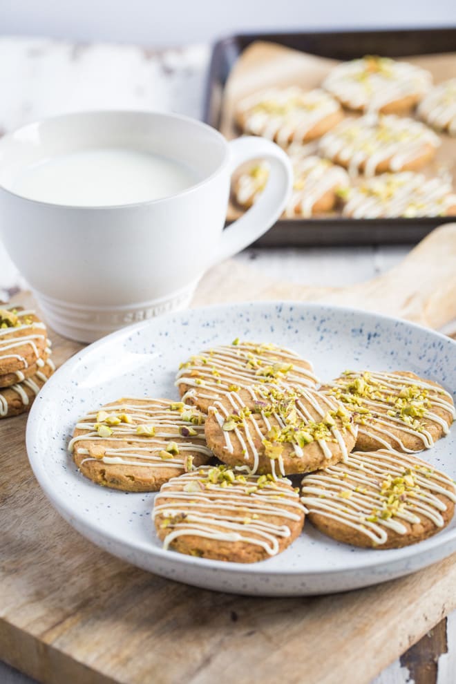 Pistachio and White Chocolate Shortbread - creamy chocolate and crunchy pistachios take this vegan shortbread to a whole new level of sublime! So moreish, you'll be making these again and again! Recipe on thecookandhim.com