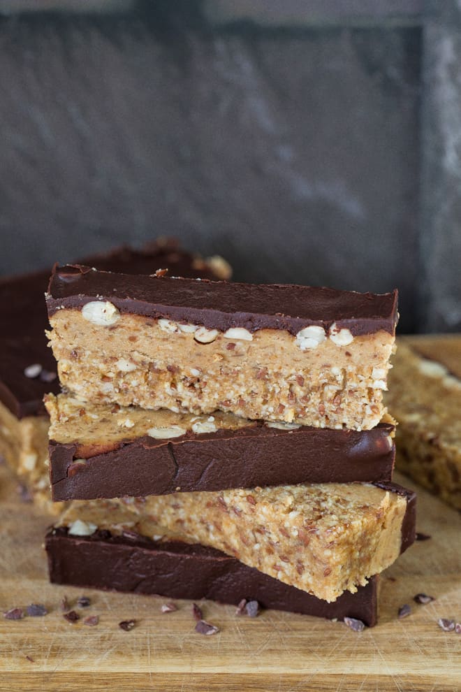 Vegan Snickers Bars - all natural ingredients and no bake! Delicious nougat filling with crunchy jumbo peanuts and silky rich chocolate topping - SO delicious | thecookandhim.com
