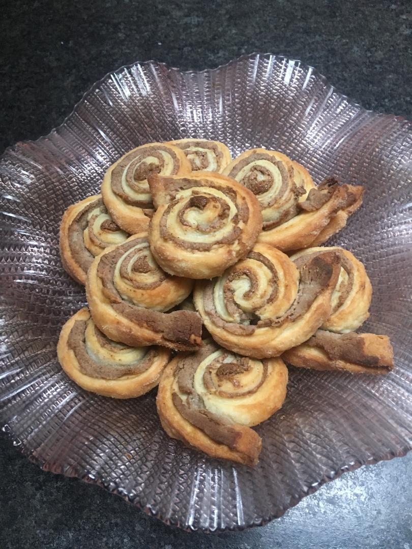 Cinnamon Swirl Pup Treats - happy pups all round with these super simple little pup treats - made even easier if you use shop bought pastry! #puptreats | Recipe on thecookandhim.com