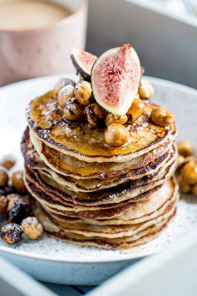 Sweet Hazelnut and Chocolate Vegan Pancakes - light, crispy vegan pancakes you can quickly whizz up for the perfectly sweet breakfast or dessert! Gluten free version too! #veganpancakes #veganpancakesrecipe #glutenfreepancakes | Recipe on thecookandhim.com