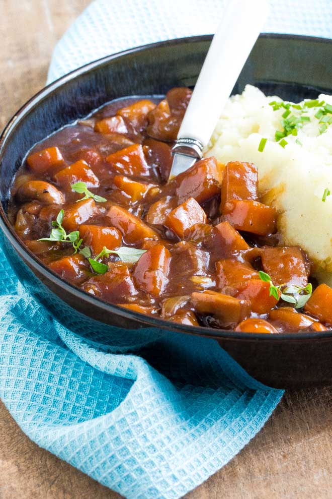 Rich and hearty, this mushroom bourguignon is cooked slowly to really bring out the flavour of all the seasonal veg! #mushroomrecipes #bourguignon #veganrecipes #meatfreecasserole | Recipe on thecookandhim.com