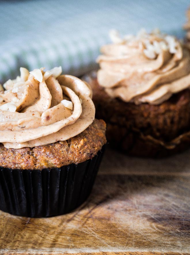 Light, fluffy muffins that taste like apple pie! Topped with whipped peanut butter frosting for a divine little treat! #muffins #peanutbutter #muffinrecipe #breakfastmuffins | Recipe on thecookandhim.com