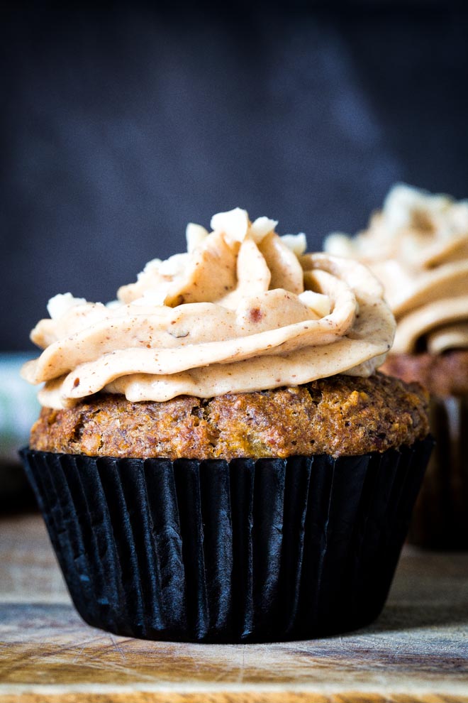 Light, fluffy muffins that taste like apple pie! Topped with whipped peanut butter frosting for a divine little treat! #muffins #peanutbutter #muffinrecipe #breakfastmuffins | Recipe on thecookandhim.com