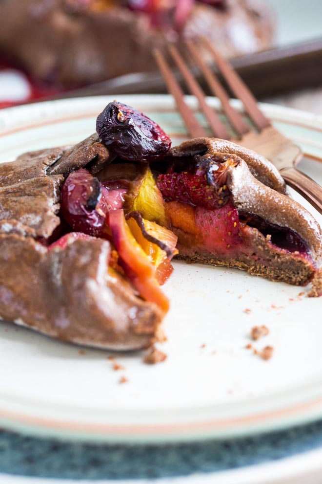 A burst of bright fruity flavour in every bite of these vegan and gluten free summer fruit galettes! #vegandessert #veganbaking #summerfruits #galette | Recipe on thecookandhim.com
