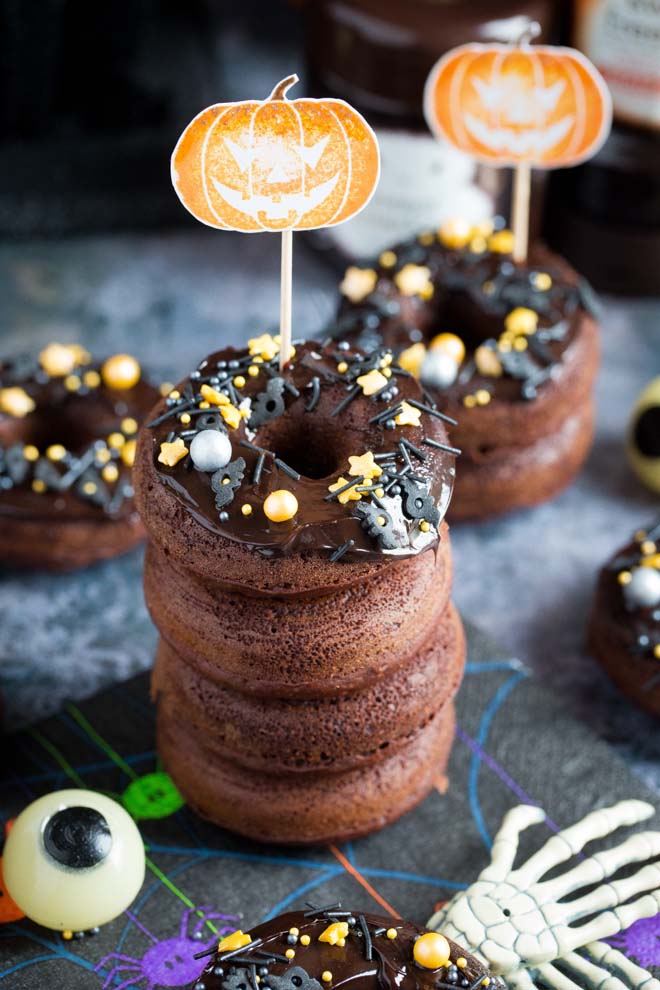 Spook your guests with these frightfully good Halloween donuts! These baked donuts are full of warming spice and chocolate orange yummies! #halloween #halloweenfood #halloweendonuts #veganhalloween | Recipe on thecookandhim.com