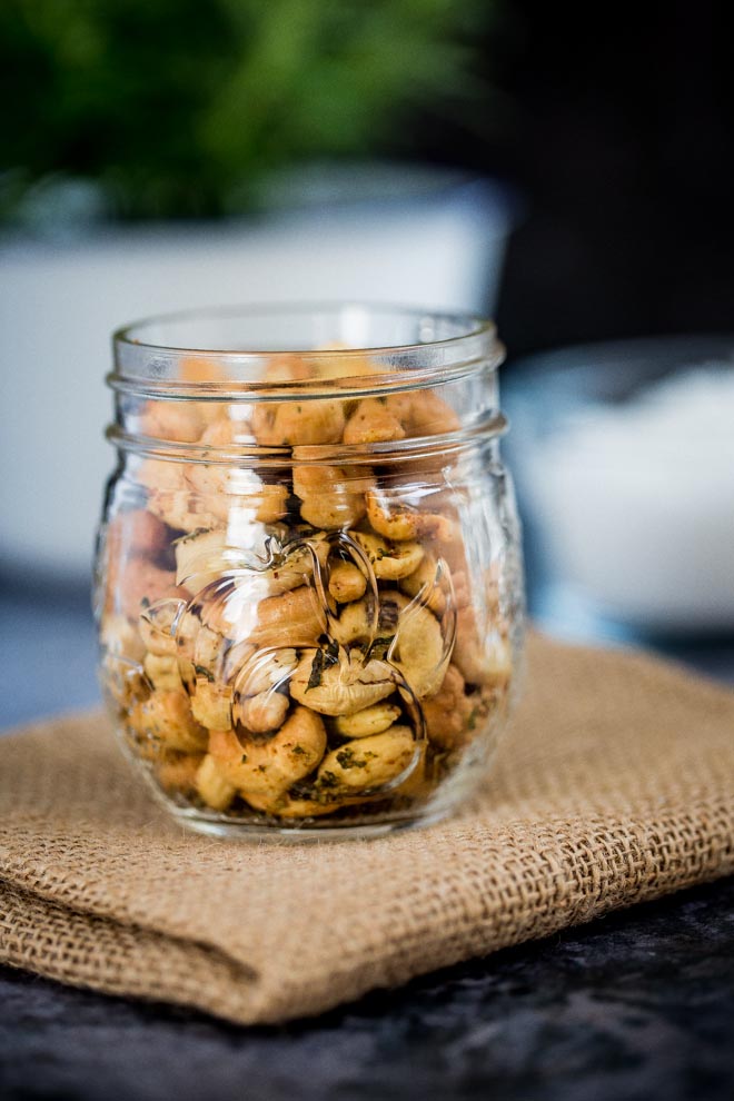 These herb roasted cashews make the perfect little nibbly snack - full of flavour, healthy fats and so easy to make! #cashews #cashewnuts #vegansnacks #healthysnacks #nuts | Recipe on thecookandhim.com