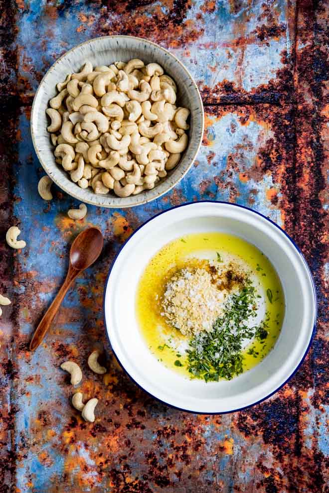 These herb roasted cashews make the perfect little nibbly snack - full of flavour, healthy fats and so easy to make! #cashews #cashewnuts #vegansnacks #healthysnacks #nuts | Recipe on thecookandhim.com