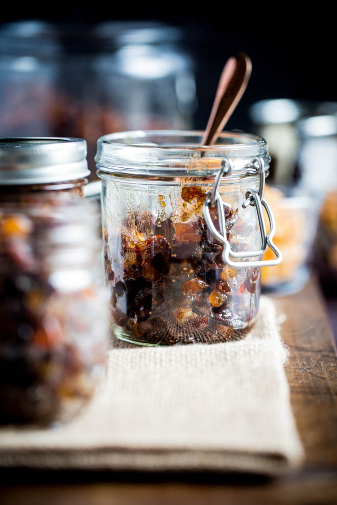 Making your own mincemeat couldn't be easier or taste better! Packed with fruits and spices and naturally sweet this is guaranteed to get your kitchen feeling festive! #veganrecipes #veganchristmas #mincemeat #veganmincemeat #mincepies | Recipe on thecookandhim.com