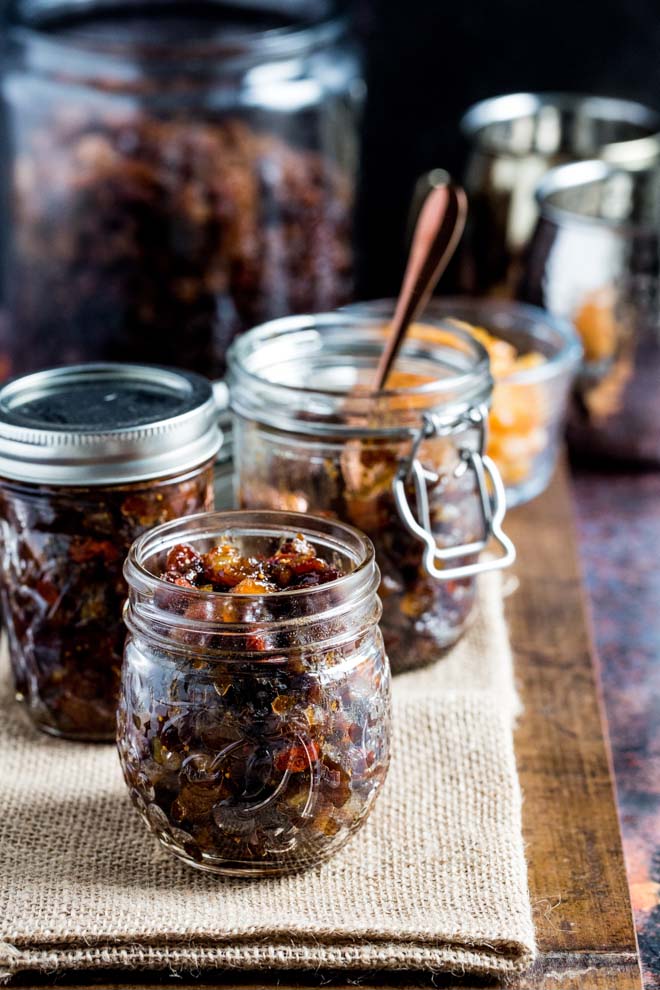 Making your own mincemeat couldn't be easier or taste better! Packed with fruits and spices and naturally sweet this is guaranteed to get your kitchen feeling festive! #veganrecipes #veganchristmas #mincemeat #veganmincemeat #mincepies | Recipe on thecookandhim.com