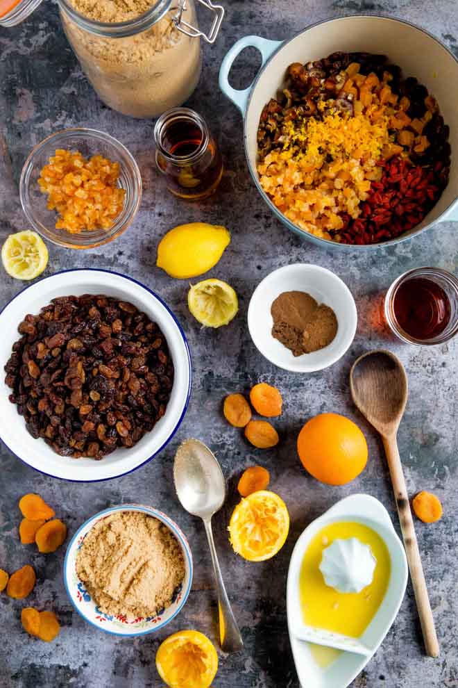 Making your own mincemeat couldn't be easier or taste better! Packed with fruits and spices and naturally sweet this is guaranteed to get your kitchen feeling festive! #veganrecipes #veganchristmas #mincemeat #veganmincemeat #mincepies | Recipe on thecookandhim.com