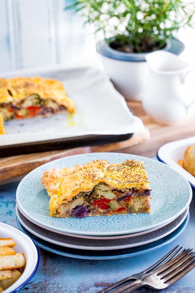 Super tasty vegan roast or Christmas alternative, this vegetable pie is packed full of roast veggies and hummus all wrapped up in crisp puff pastry! #vegetablepie #veganrecipes #vegetablepierecipe #roastedvegetables #hummus | Recipe on thecookandhim.com