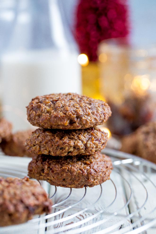 These delicious mincemeat cookies are perfect for a grab and go breakfast or afternoon pick me up treat and a great way to use up any leftover mincemeat! #vegancookies #veganmincemeat #veganchristmas #veganchristmascookies | Recipe on thecookandhim.com