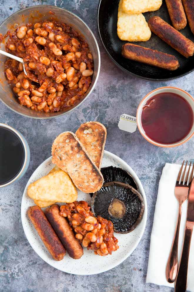 Both sweet and savoury with a spicy kick, these homemade baked beans are so versatile and packed with flavour! #bakedbeans #veganrecipes #spicybeans #comfortfood | Recipe on thecookandhim.com