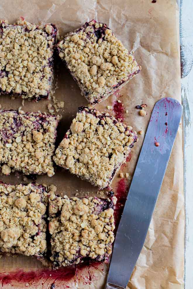 Full of juicy blackberries and topped with a crisp buttery crumb topping these blackberry crumble bars are so simple, easy to make and delicious! #vegan #veganrecipes #blackberry #crumblebars #blackberryrecipes #crumble #fruitcrumble | Recipe on thecookandhim.com
