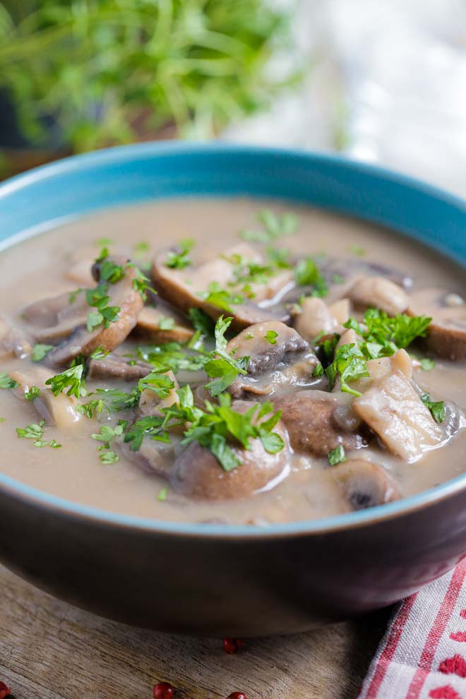 Rich, thick and creamy this vegan cream of mushroom soup is full of deliciously satisfying flavour from just a few uncomplicated ingredients #vegansoup #veganmushroomsoup #creamofmushroomsoup #dairyfree #plantbased #veganrecipes #soup | Recipe on thecookandhim.com