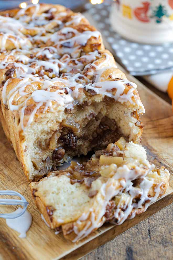 This pumpkin spice pull apart bread makes a yummy breakfast or afternoon treat! Each layer is slathered in vegan butter, caramel apples, pecans and gorgeous pumpkin spice! This bread is all things sweet, ooey, gooey and just amazing - especially warm out of the oven. The perfect bread for a cosy weekend morning! #pumpkin #pullapart #bread #caramel #pumpkinspice #psl #homemadebread #caramelapples | Recipe on thecookandhim.com