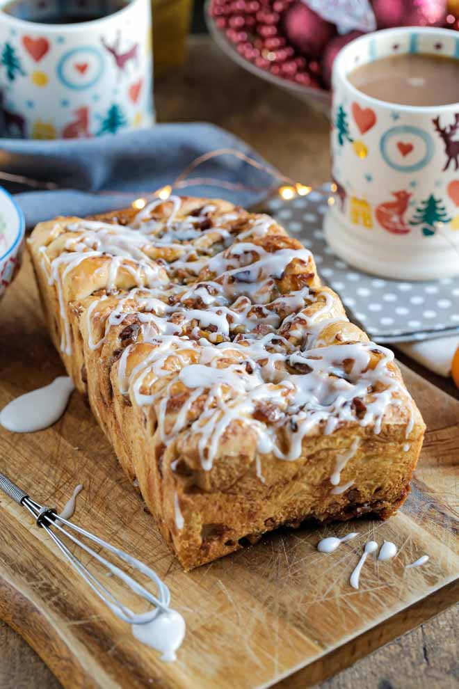 This pumpkin spice pull apart bread makes a yummy breakfast or afternoon treat! Each layer is slathered in vegan butter, caramel apples, pecans and gorgeous pumpkin spice! This bread is all things sweet, ooey, gooey and just amazing - especially warm out of the oven. The perfect bread for a cosy weekend morning! #pumpkin #pullapart #bread #caramel #pumpkinspice #psl #homemadebread #caramelapples | Recipe on thecookandhim.com