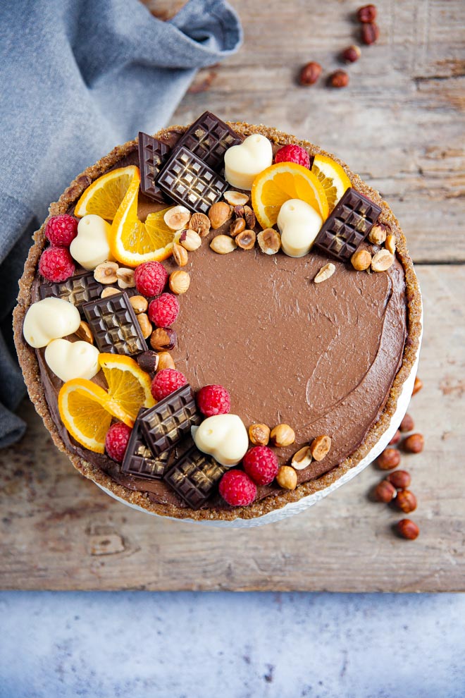 This decadent no bake chocolate tart really does taste as good as it looks! It has a nutty base and a rich smooth filling, all with a vegan protein boost! #vegan #nobake #chocolate #tart #homemade #veganprotein #plantbased #dairyfree | Recipe on thecookandhim.com