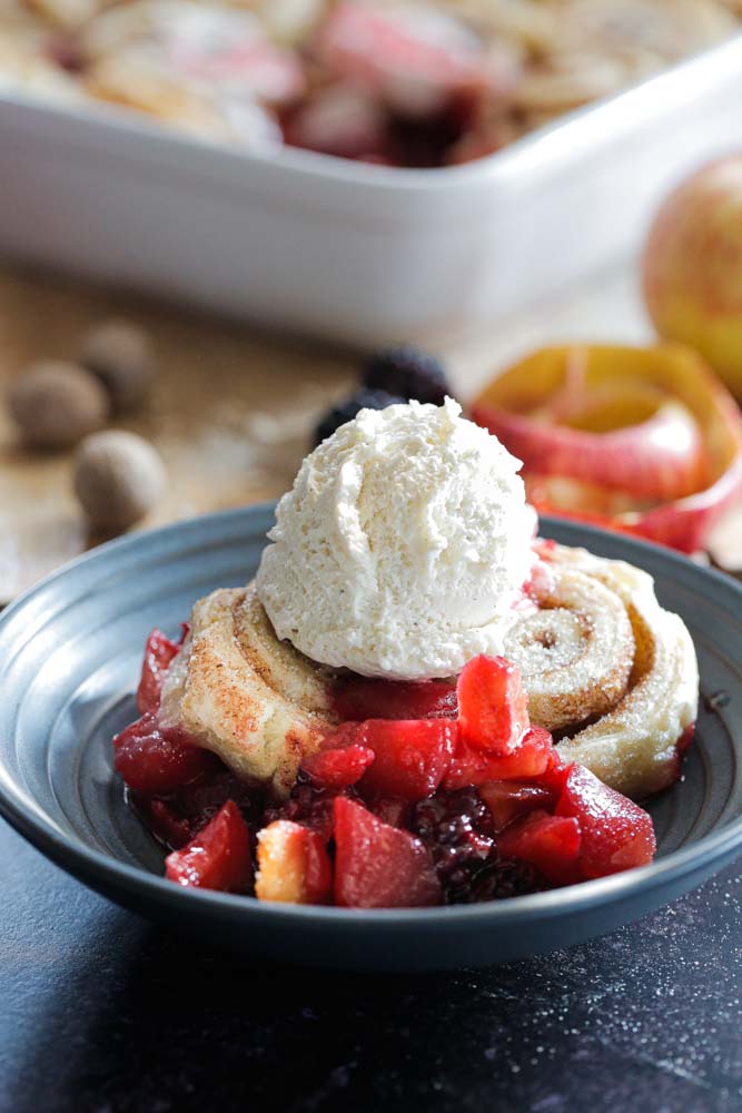 Cinnamon Roll Apple and Blackberry Cobbler