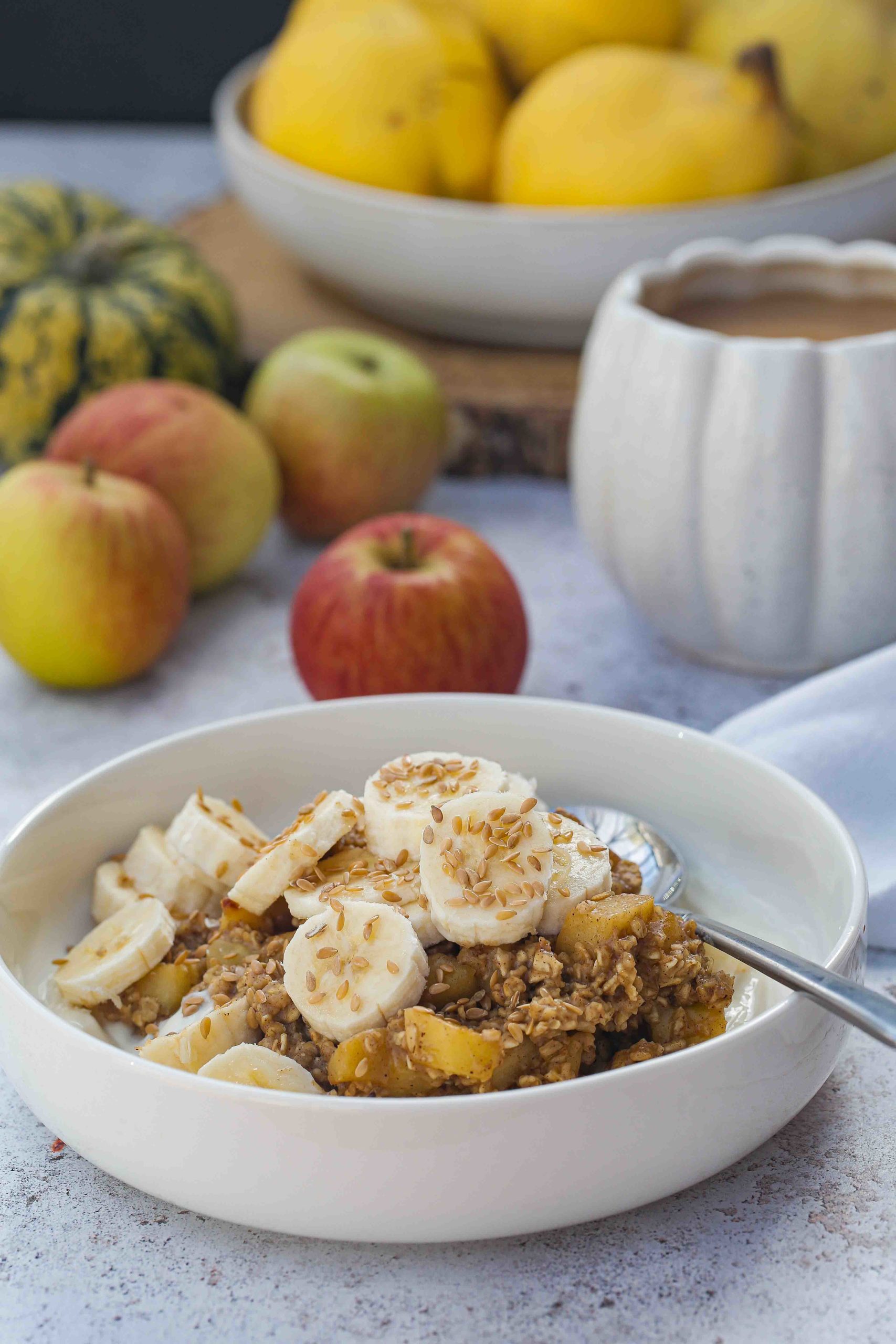 Enjoy dessert for breakfast with these creamy, warming apple crumble oats all cooked in one pan! Juicy apples and spices combine with oats and vegan yoghurt for a really hearty and easy breakfast | Recipe on thecookandhim.com #veganrecipes #veganbreakfast #oatmeal #oatbreakfastrecipes #applerecipes #easybreakfastrecipes #thecookandhim #fruitbreakfast