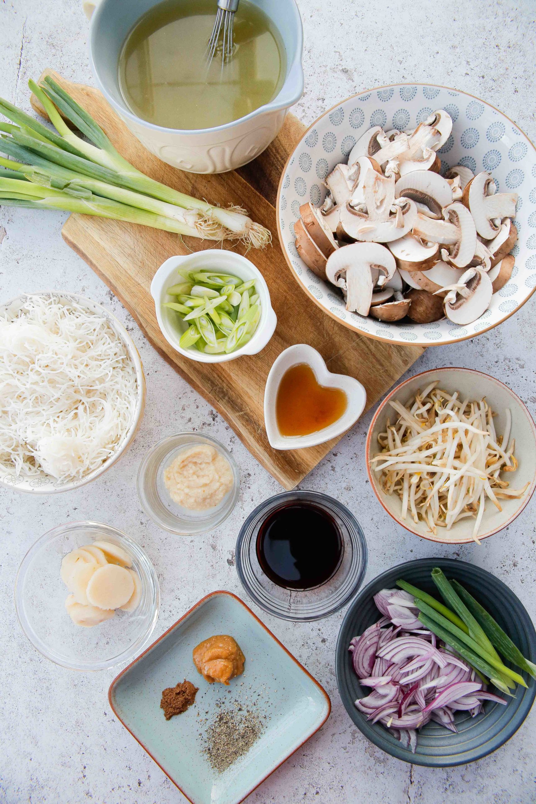 This gently spiced vegan noodle soup is full of bright fresh flavours and topped with rich umami mushrooms | Recipe on the cookandhim.com #noodlesoup #asianfood #vegan #easyveganrecipe
