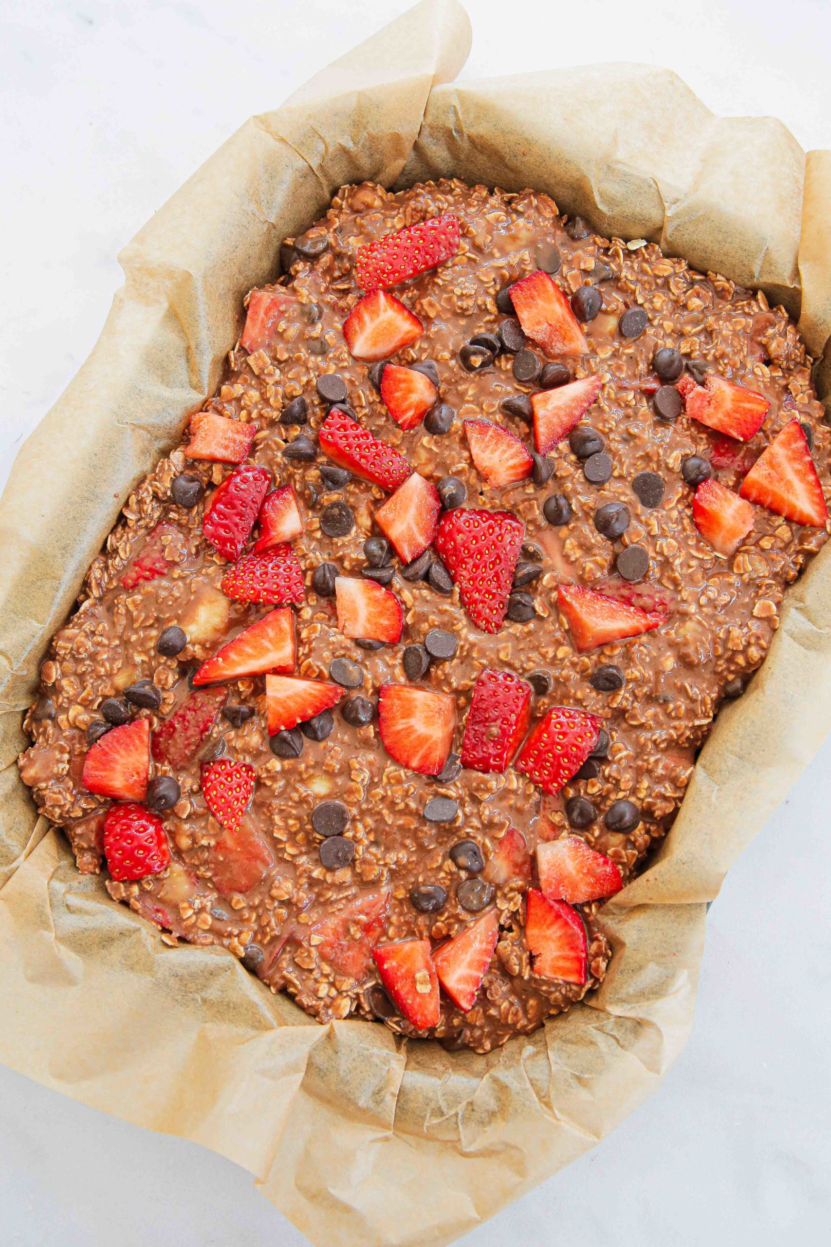 These Strawberry and Chocolate Baked Oats come together in one bowl. They're vegan, gluten free and SO easy. The perfect breakfast! Recipe on thecookandhim.com #bakedoats #bakedoatmeal #chocolatebakedoats #chocolatebakedoatmeal #healthybreakfast #veganbreakfast