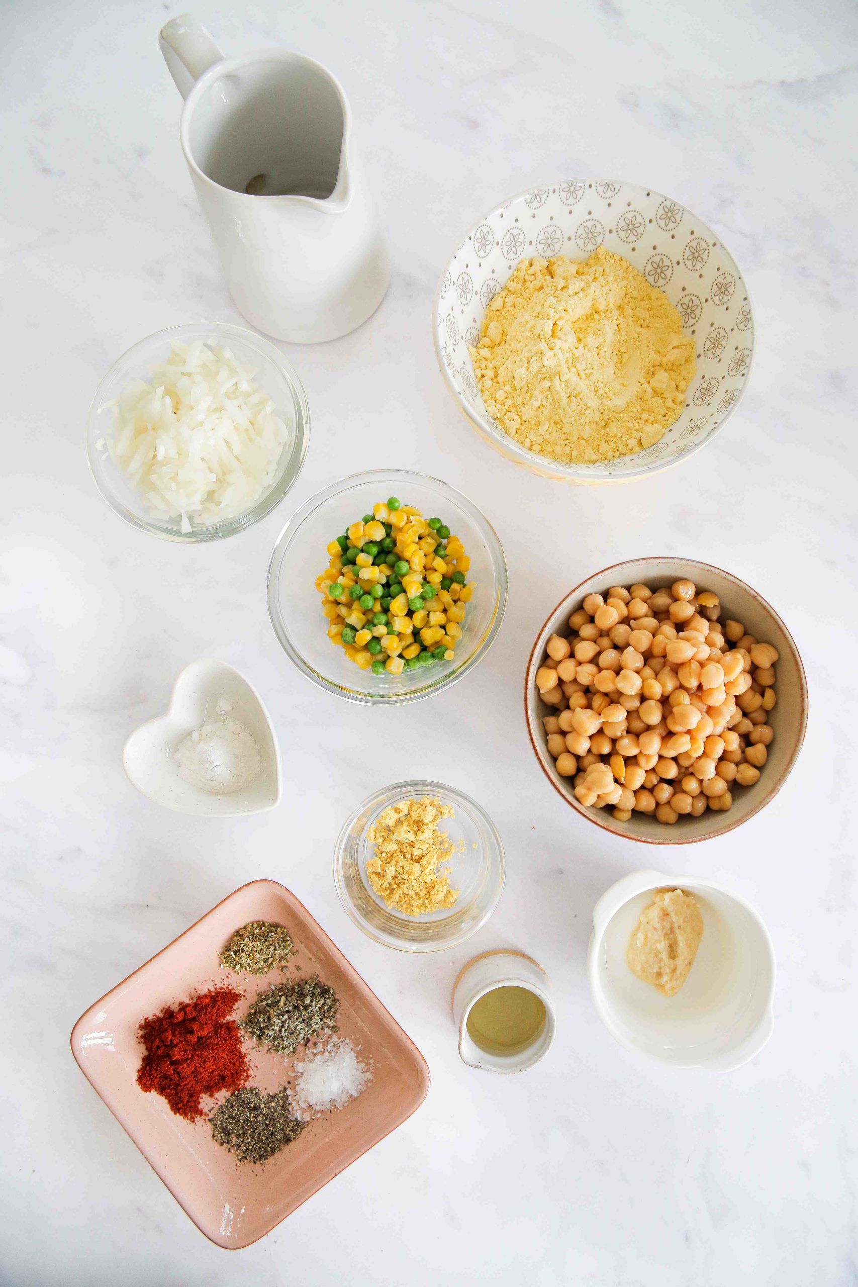 Super simple and healthy sweetcorn fritters, packed with flavour and vegan protein! Just one bowl and one frying pan needed for a delicious lunch, brunch or side dish. Gluten free too! Recipe on thecookandhim.com #vegan #summerrecipes #healthydinner #summermeals #glutenfreerecipes #sweetcornfritters