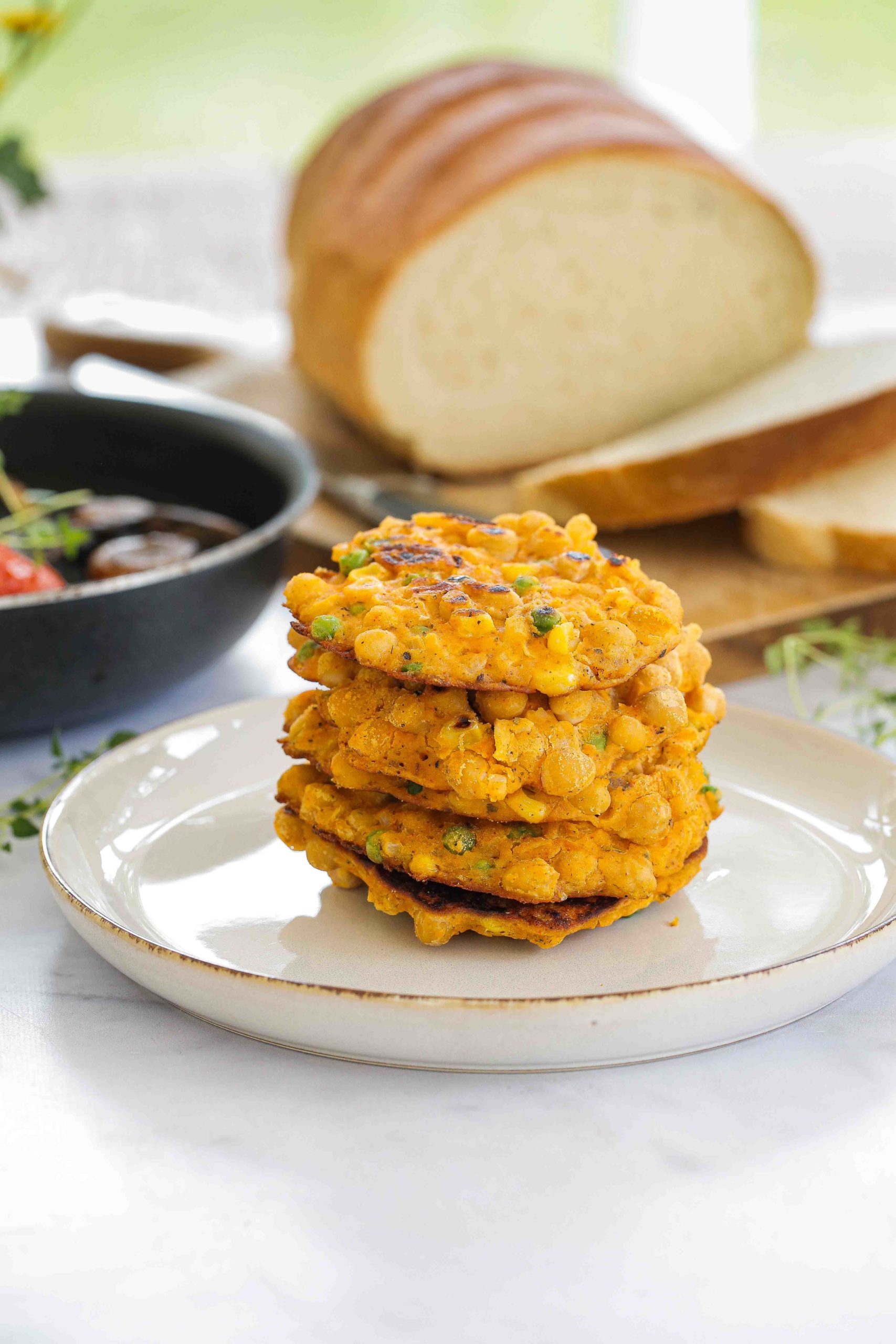 Super simple and healthy sweetcorn fritters, packed with flavour and vegan protein! Just one bowl and one frying pan needed for a delicious lunch, brunch or side dish. Gluten free too! Recipe on thecookandhim.com #vegan #summerrecipes #healthydinner #summermeals #glutenfreerecipes #sweetcornfritters