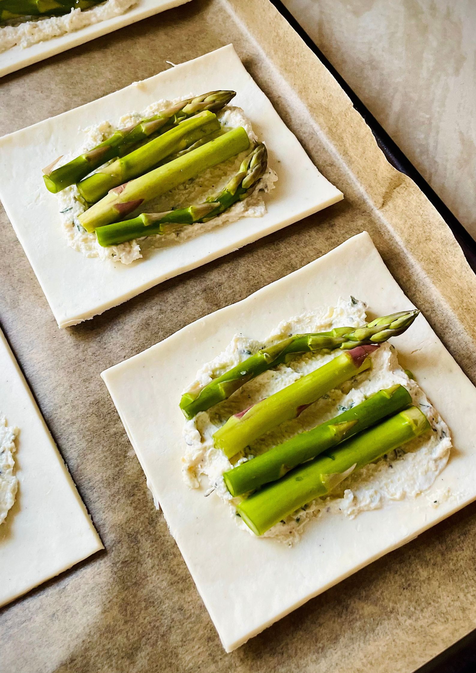 These easy vegan asparagus puff pastry tarts are a simple yet impressive way to enjoy seasonal flavours. Made with crispy, store-bought puff pastry, a creamy, dairy-free cheese spread, and tender roasted asparagus, they’re perfect for brunch, lunch, dinner or picnics. With minimal ingredients and just a few steps, these vegan tarts come together in no time, making them ideal for busy weeknights or effortless entertaining. Whether you’re looking for a vegan spring recipe, an easy asparagus tart, or a crowd-pleasing vegan puff pastry appetiser, this recipe delivers on both flavour and ease.