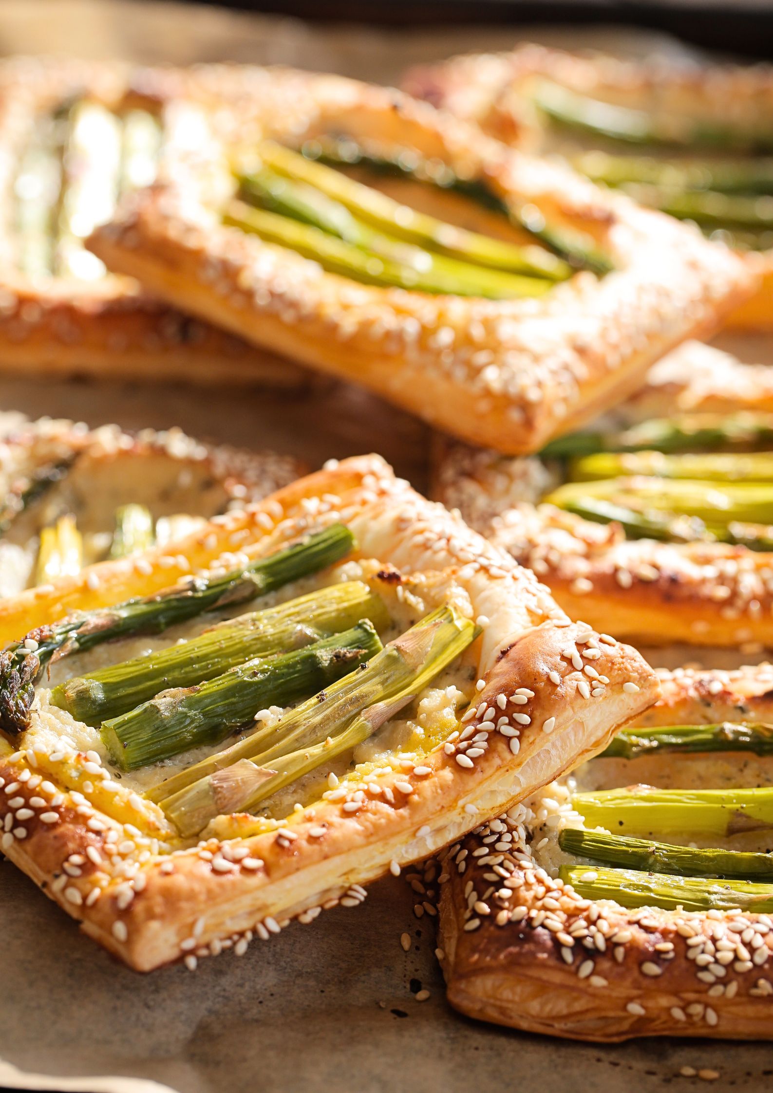 These easy vegan asparagus puff pastry tarts are a simple yet impressive way to enjoy seasonal flavours. Made with crispy, store-bought puff pastry, a creamy, dairy-free cheese spread, and tender roasted asparagus, they’re perfect for brunch, lunch, dinner or picnics. With minimal ingredients and just a few steps, these vegan tarts come together in no time, making them ideal for busy weeknights or effortless entertaining. Whether you’re looking for a vegan spring recipe, an easy asparagus tart, or a crowd-pleasing vegan puff pastry appetiser, this recipe delivers on both flavour and ease.